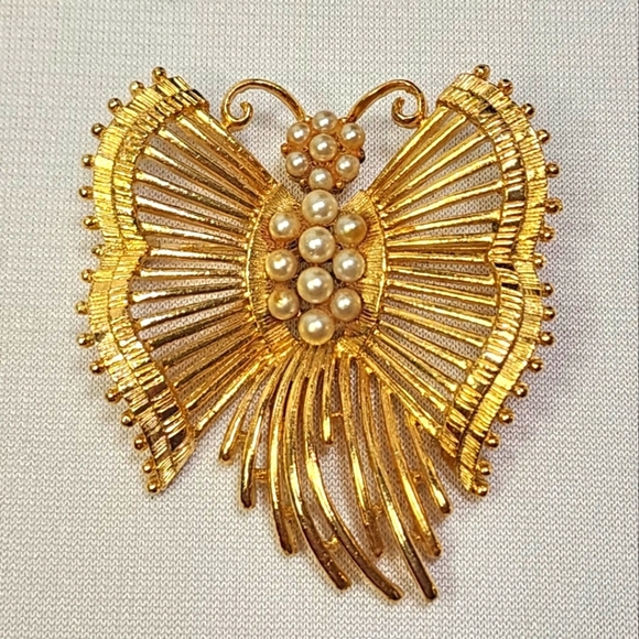 Lisner Vintage Pearl & Gold Butterfly Brooch